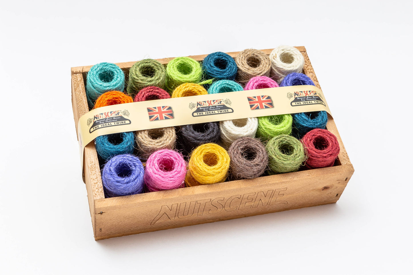 Nutscene Twines Ltd - Holzkiste mit kleinen Nutscene Heritage Twine Spulen