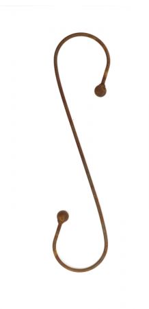 Der stabile Baumhaken S-Bogen mit Kugeln aus Vollmaterial von Hase und Hirsch besticht durch ein schönes Edelrost-Finish - ideal zum stilvollen Aufhängen von Objekten.