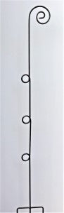 Der Hase und Hirsch Bischofstab mit Knoten mit Holz im SET (5-tlg.) besteht aus eleganten schwarzen Metall- und Holzstangen - Holzstangen 150 cm, Knotenstab 170 cm - mit dekorativen Locken und Schlaufen, die vor einem schlichten weißen Hintergrund abgebildet sind.