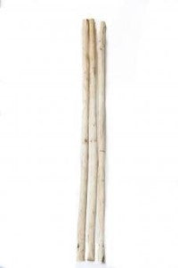 Vier Holzstangen aus dem Hase und Hirsch "Bischofstab mit Knoten mit Holz im SET 5-tlg." (Holzstangen 150 cm, Knotenstab 170 cm) sind nebeneinander auf weißem Grund abgebildet.