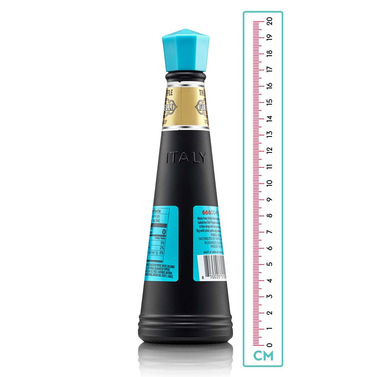 Eine schwarze Glasflasche von Firelli - Casa Firelli Scharfe Sauce mit italienischen Trüffeln 148 ml steht neben einem etwa 21 cm hohen Lineal, mit goldenen und türkisen Akzenten und der Prägung „ITALY“ auf der Flasche.