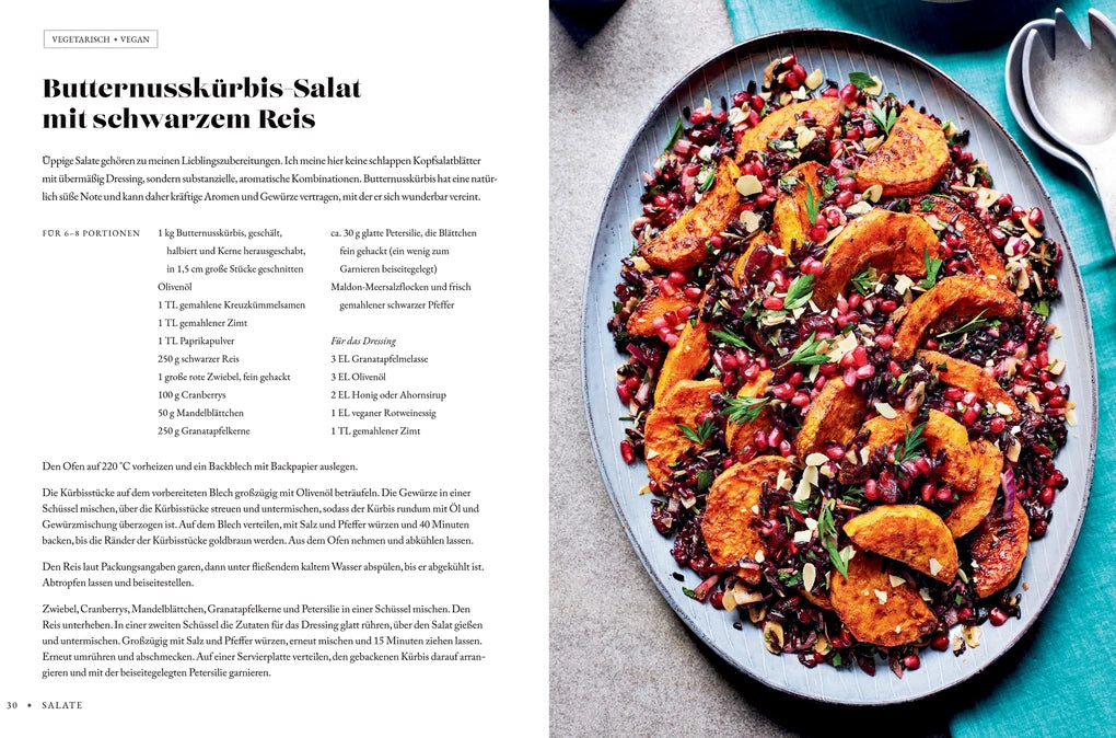 Ein lebendiger Salat aus geröstetem Butternusskürbis, schwarzem Reis, Granatapfelkernen und Grünzeug wird zusammen mit einem deutschen Rezept vorgestellt, das vom Kochbuch "Gewürzküche" des Hölker Verlags inspiriert ist.