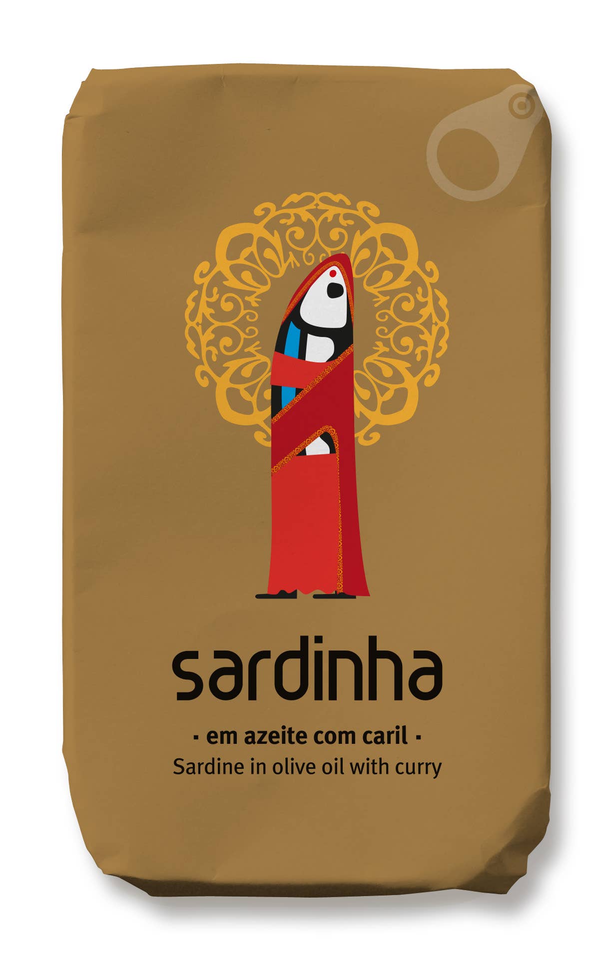 Sardinha - Sardine in Curry von Sardinha kommt in einer braunen Verpackung mit einer illustrierten Sardine in einem roten Schal und einem gelben Muster, mit der Aufschrift "sardinha em azeite com caril - Sardine in Olivenöl mit Curry" und vollgepackt mit Proteinen.