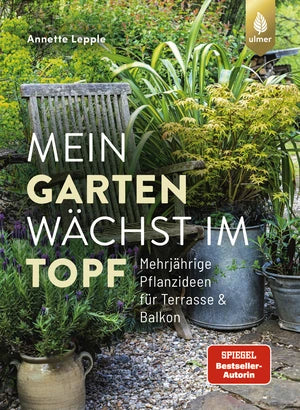 Das Buchcover von Mein Garten wächst im Topf aus dem Ulmer Verlag zeigt verschiedene Kübelpflanzen auf einer Terrasse inmitten von Grünpflanzen. Im Klappentext werden Staudenpflanzideen für Terrasse und Balkon vorgestellt.