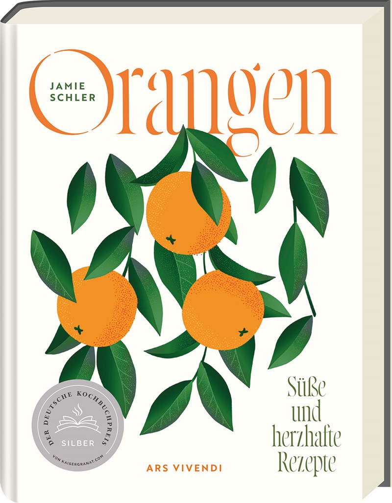 Der Buchumschlag von Orangen aus dem Ars Vivendi Verlag zeigt drei Orangen auf Zweigen mit grünen Blättern, links unten ein silbernes Siegel und den Untertitel Süße und herzhafte Rezepte", der auf kreative Orangenrezepte hinweist.