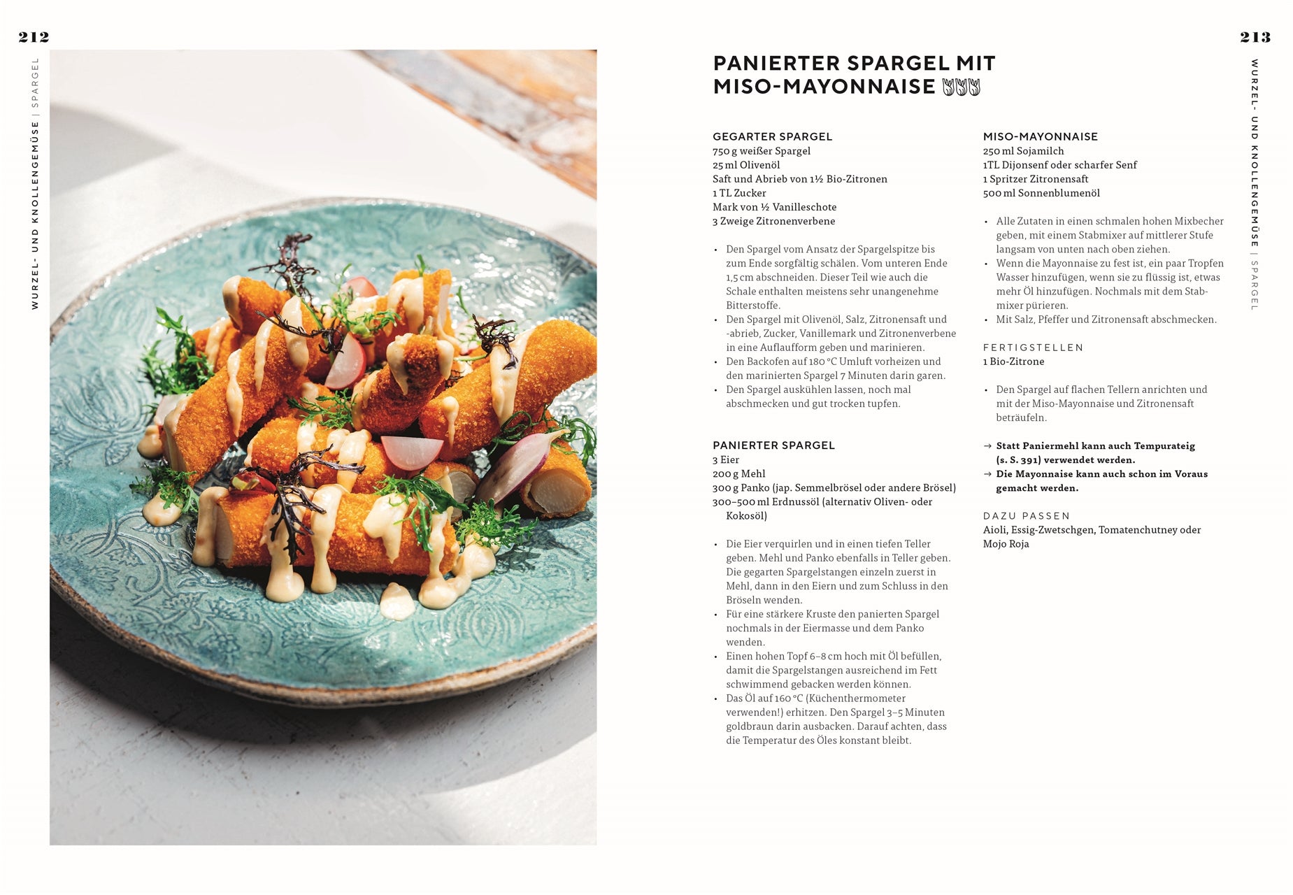 Ein türkisfarbener Teller mit paniertem Spargel, Radieschenscheiben, Kräutern und Miso-Mayo steht neben einem aufgeschlagenen Exemplar von "Vegetarisch" aus dem DK Verlag mit seinen kreativen vegetarischen Rezepten.