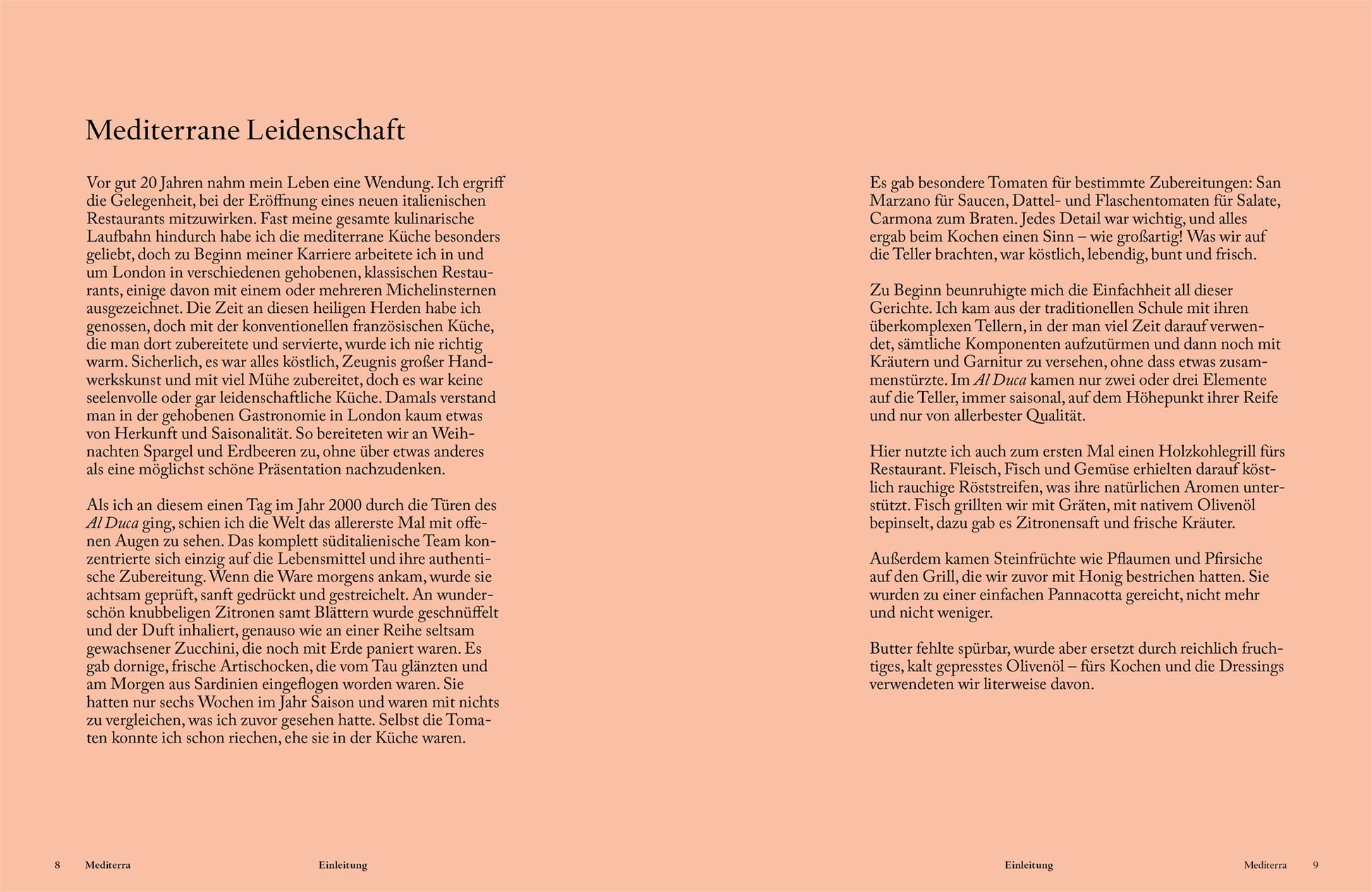 Eine Doppelseite aus dem Buch "Mediterra" des DK Verlags zeigt einen deutschen Text über Mittelmeerküche auf einem hellbeigen Hintergrund, mit schwarzem Text auf der linken und braunem Text auf der rechten Seite. Ben Tish wird erwähnt; Bilder oder Illustrationen sind nicht vorhanden.