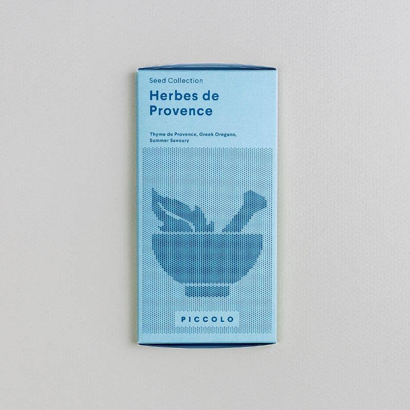 Eine hellblaue Packung „Kräuter der Provence“ von Piccolo Seeds mit der Abbildung eines Mörsers und Stößels sowie Thymian, griechischem Oregano und Bohnenkraut – ideal für die frankophile Küche.