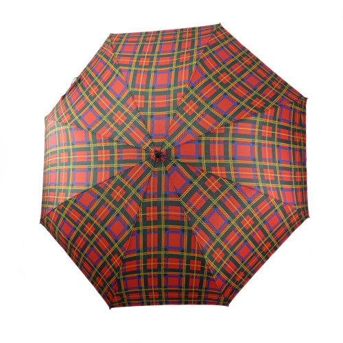 Ein Glen Appin Regenschirm | Red Tartan Royal Stewart Golf Regenschirm mit einem roten, blauen, grünen und gelben Tartan-Muster wird von oben geöffnet vor einem weißen Hintergrund gezeigt.