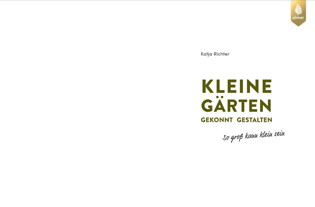Das Buchcover mit Weißraum trägt den Titel „Kleine Gärten gekonnt gestalten“ von Katja Richter. Oben rechts prangt ein goldenes Ulmer Verlags-Emblem mit Blatt – perfekt für Garteninspirationen und Gestaltungsideen.