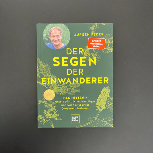 Der Segen der Einwanderer von GU liegt auf einer dunklen Fläche aus. Das grüne Cover ist mit gelber botanischer Kunst, dem Foto des Autors und einem roten SPIEGEL-Bestseller-Aufkleber versehen - ideal für alle, die sich für Biodiversität und Artenvielfalt interessieren.