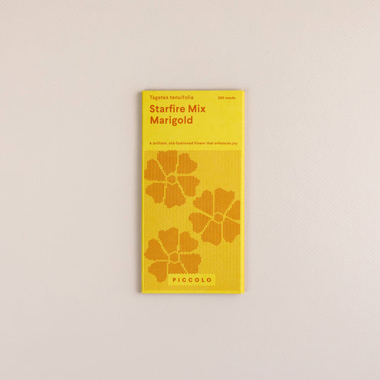 Eine gelbe Packung mit der Aufschrift „Piccolo Seeds – Ringelblume Starfire Mix“ zeigt orangefarbene Ringelblumenillustrationen, beschreibt sie als brillante, altmodische Zierpflanze zur Steigerung der Freude und zeigt unten die Marke Piccolo Seeds.