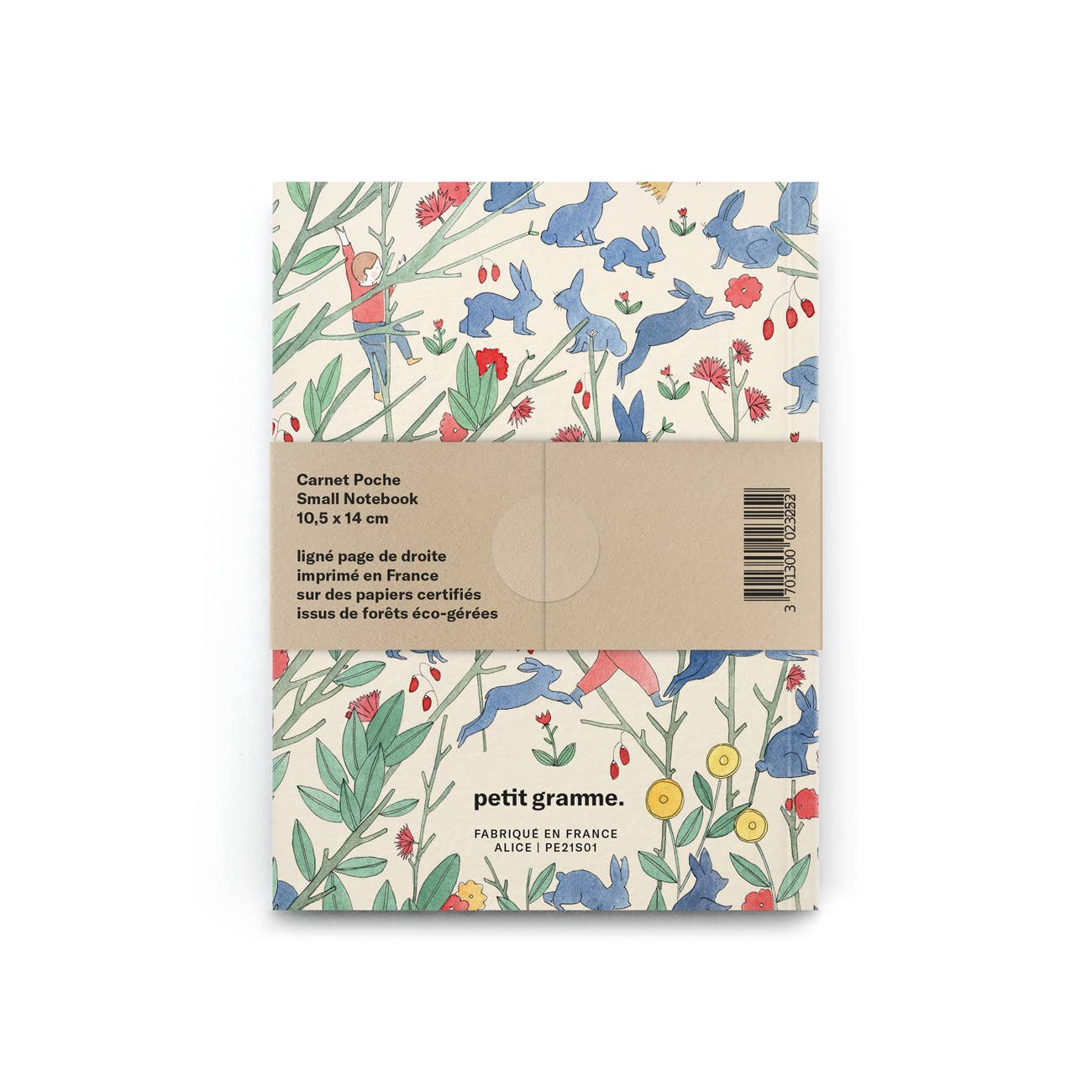 Das Petit Gramme - Alice Pocket-Notizbuch zeigt ein Blumen- und Tiermuster in Blau, Grün und Rot auf Recyclingfasern für Nachhaltigkeit. Ein beigefarbenes Band zeigt die Details und den Barcode; "Petit Gramme" ist am unteren Rand aufgedruckt.