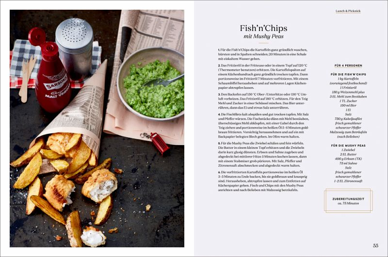 Eine Portion Fish'n'Chips mit Erbsen liegt auf einer Zeitung neben Ketchup und Salz, daneben ist ein deutsches Rezept für Fish'n'Chips mit Erbsen aus "London Lovestory" vom Hölker Verlag abgedruckt.