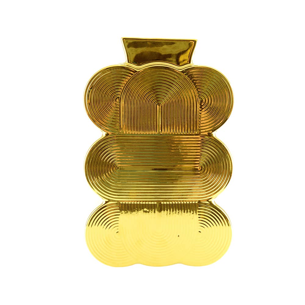 Die AULICA BRILLANTGOLDVASE (16,5 x 7 x 25 cm) verfügt über ein glänzendes Goldfinish, ein geometrisch abstraktes Design mit geschichteten Formen und konzentrischen Rillen sowie eine kleine rechteckige Öffnung, die ihr einen avantgardistischen Look verleihen.