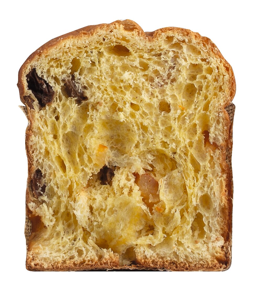 Ein Querschnitt durch den Mini Panettone Classico - goldene Genussmomente aus Venetien von Olivieri zeigt die luftige, goldene Krume mit Rosinen und kandierten Orangenstücken, die an die traditionelle Weihnachtsbäckerei erinnern, vor einem weißen Hintergrund.