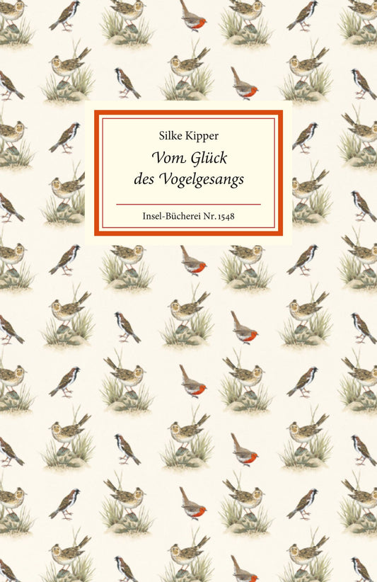 Dieses Buchcover zeigt ein sich wiederholendes Muster von illustrierten Singvögeln auf Gras, mit einem weißen, orange umrandeten Rechteck in der Mitte, das den Titel Vom Glück des Vogelgesangs vom Insel Verlag zeigt.