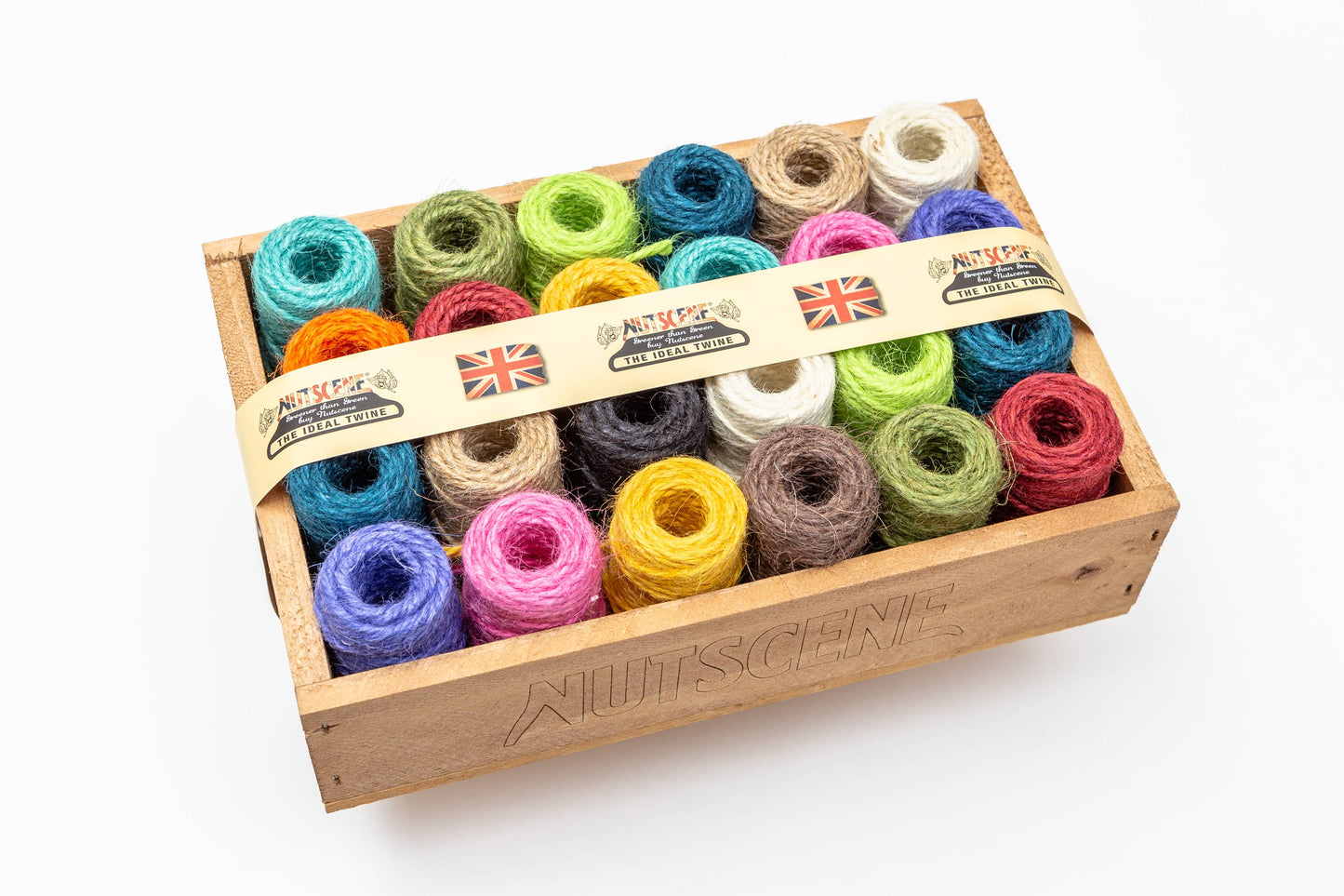 Nutscene Twines Ltd - Holzkiste mit kleinen Nutscene Heritage Twine Spulen