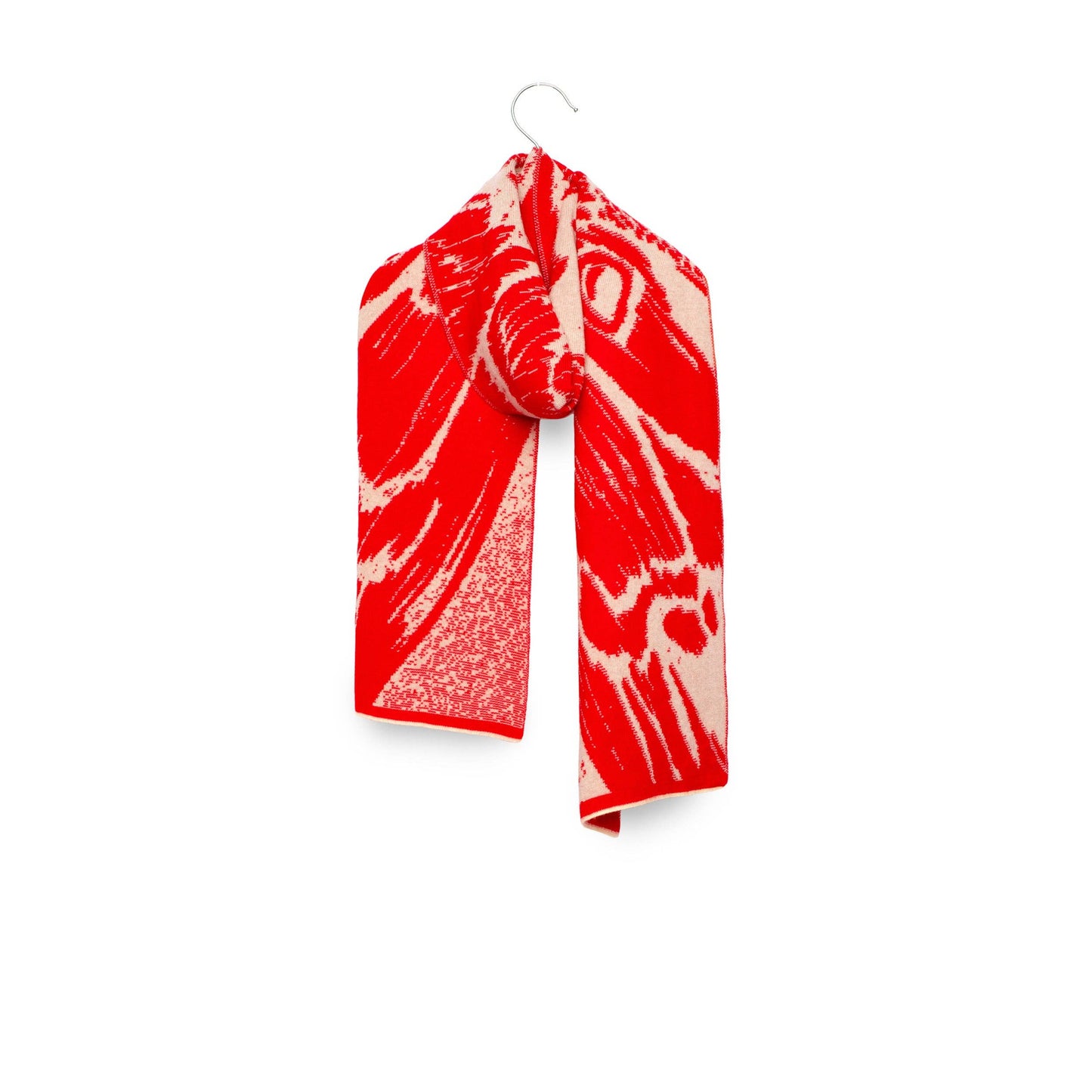 Der Wolvis Schal aus Merinowolle - Aurata Mohn Midi mit abstraktem Jacquardmuster in Rot und Creme ist über einen silbernen Haken vor weißem Hintergrund drapiert.