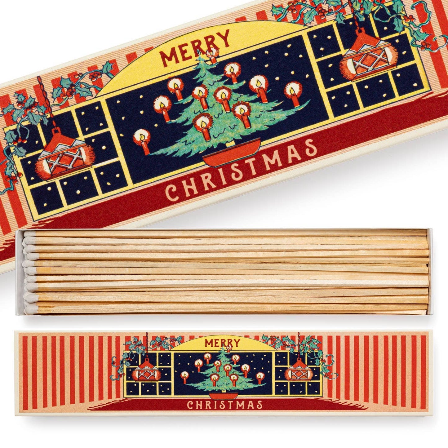 Archivist Gallery - Weihnachten zu Hause | Long - Christmas Safety Matches 🎄 bietet eine Schachtel im Vintage-Stil mit einem Weihnachtsbaum, Ornamenten und "Frohe Weihnachten" sowie extralangen Streichhölzern im Inneren - eine festliche Note von Archivist Gallery.