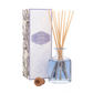 Ein Castelbel Diffusor | Lavendel 250 ml mit hellblauer Flüssigkeit, Holzschilf und Kork steht vor einer lavendelfarbenen Schachtel mit der Aufschrift "Lavanda" - ideal, um beruhigende ätherische Öle in Ihren Raum zu bringen.