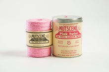 Lade das Bild in den Galerie-Viewer, Nutscene Twines Ltd - Iconic Tin of Nutscene Twine — Schnur in einer Dose (490 Fuß)
