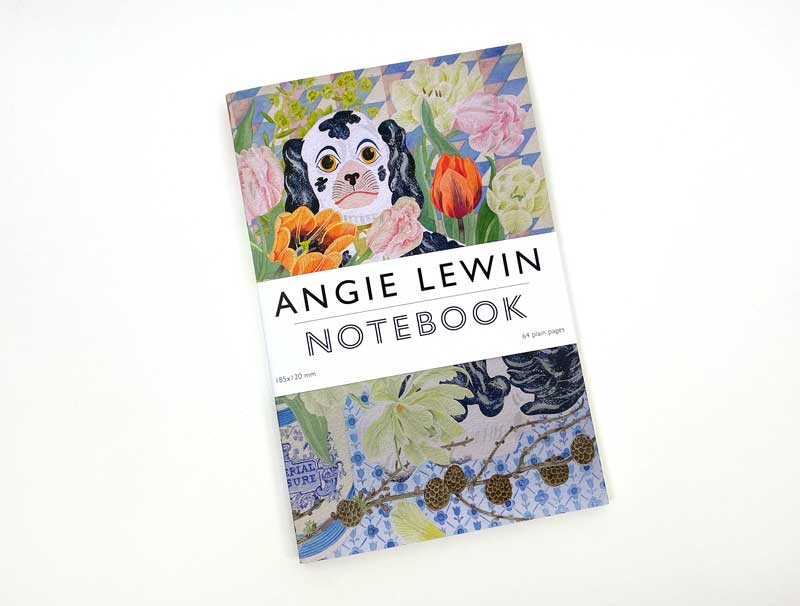 Das Art Angels - Wally Dogs and Tulpen Notizbuch von Angie Lewin zeichnet sich durch ein floral-geometrisches Cover mit einem stilisierten schwarz-weißen Hund aus, der auf weißem Hintergrund beschriftet und dargestellt ist.