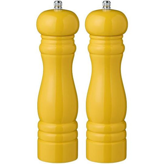 Zwei identische IB Laursen Salz & Pfeffermühle | 2 Stück Gelb mit gelber Hochglanzlackierung und silbernen Aufsätzen stehen nebeneinander auf weißem Hintergrund.
