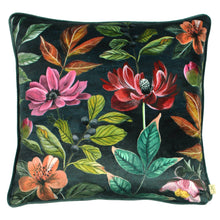 Lade das Bild in den Galerie-Viewer, Riva Home - Midnight Garden Kissen mit Blumenmuster, Winterblümchen
