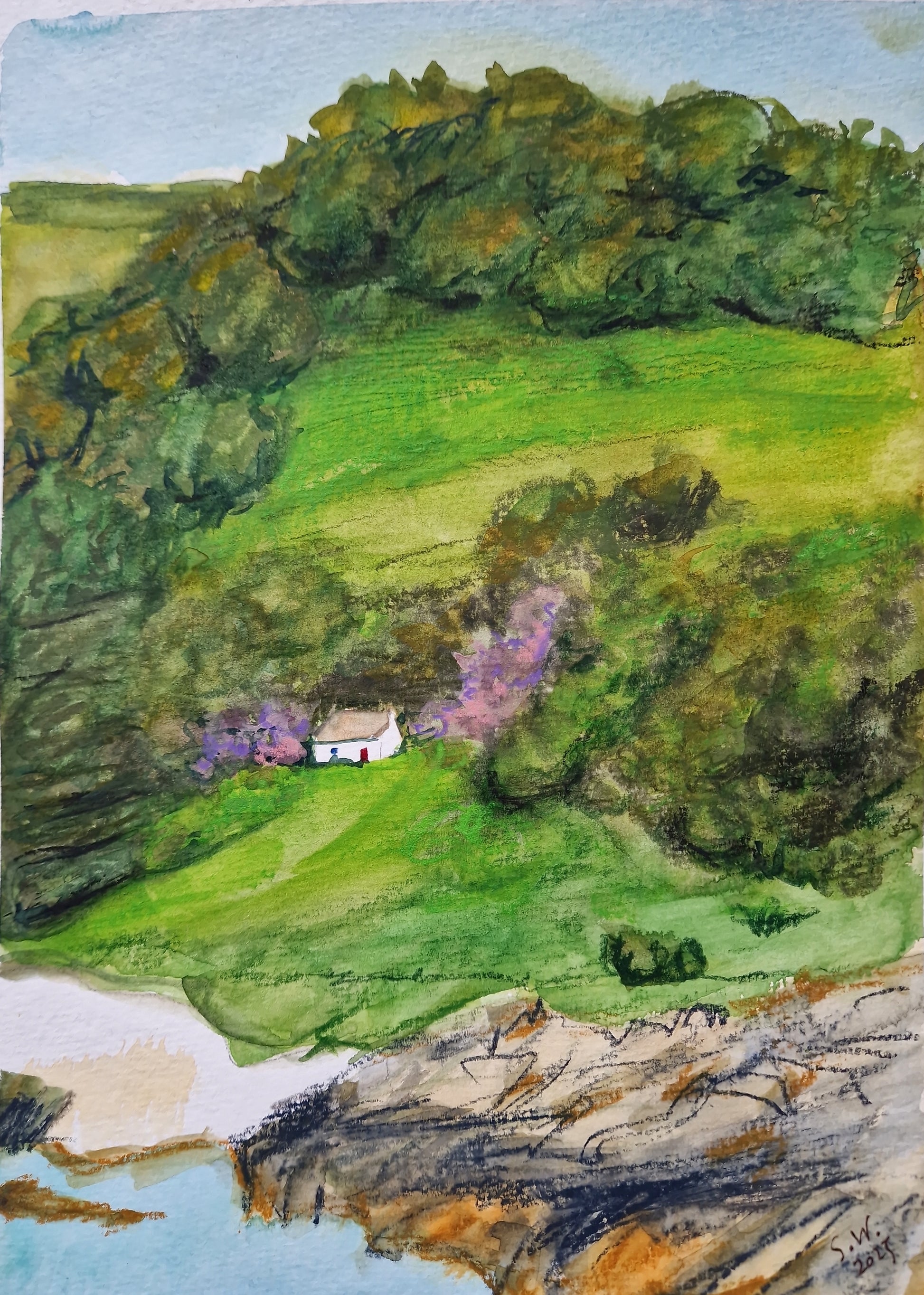 Gestalten Sie Ihre eigene idyllische Landschaft - ein kleines weißes Häuschen in einem grünen Tal mit lila Blumen - in Stephanie Weppelmanns MIXED MEDIA-WORKSHOP "Die atmosphärische Landschaft" am Fr. 30.01.2026, 10:00-13:00 Uhr.
