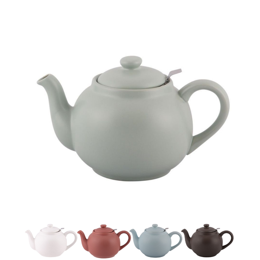 Die PLINT A/S - Teekanne 1,5 Liter von PLINT A/S hat ein mattes, abgerundetes Design mit einem geschwungenen Griff, erhältlich in hellgrün, weiß, rot, blau und dunkelbraun. Kommt mit einem Edelstahlfilter für perfektes Aufbrühen.