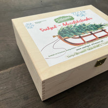 Lade das Bild in den Galerie-Viewer, Adventskalender &#39;Schlitten&#39; in einer attraktiven Holzbox
