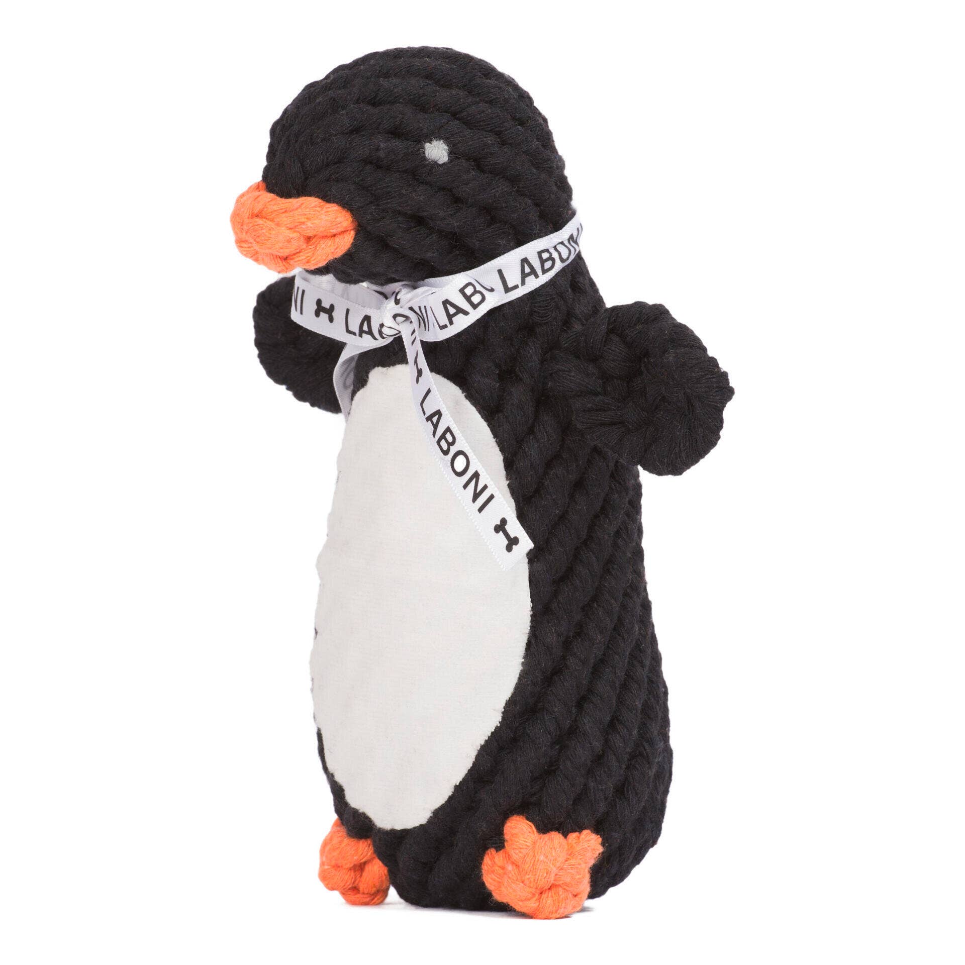 Das Hundespielzeug "Poldi Pinguin" von LABONI - Volentis GmbH besteht aus langlebiger, schwarz-weißer Baumwollkordel mit orangefarbenem Schnabel und Füßen sowie einem Sicherheitsband am Hals für sicheres Spielen.