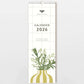 Der Wildblumen Atelier - Wandkalender 2026 begeistert mit handgezeichneten Blumen in einer Vase auf FSC-zertifiziertem Naturpapier, grünen Blättern, elegantem Rasterhintergrund und Spiralbindung - ein stilvoller Blickfang für jedes Zuhause.