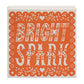 Die quadratischen Streichholzschachteln der Archivist Gallery "Bright Spark" zeichnen sich durch ein orange-weißes Design mit kühnen, gemusterten Schriftzügen und einer geschwungenen Umrandung aus Herzen und Blumen aus, inspiriert von der Linolschnitt-Kunst.