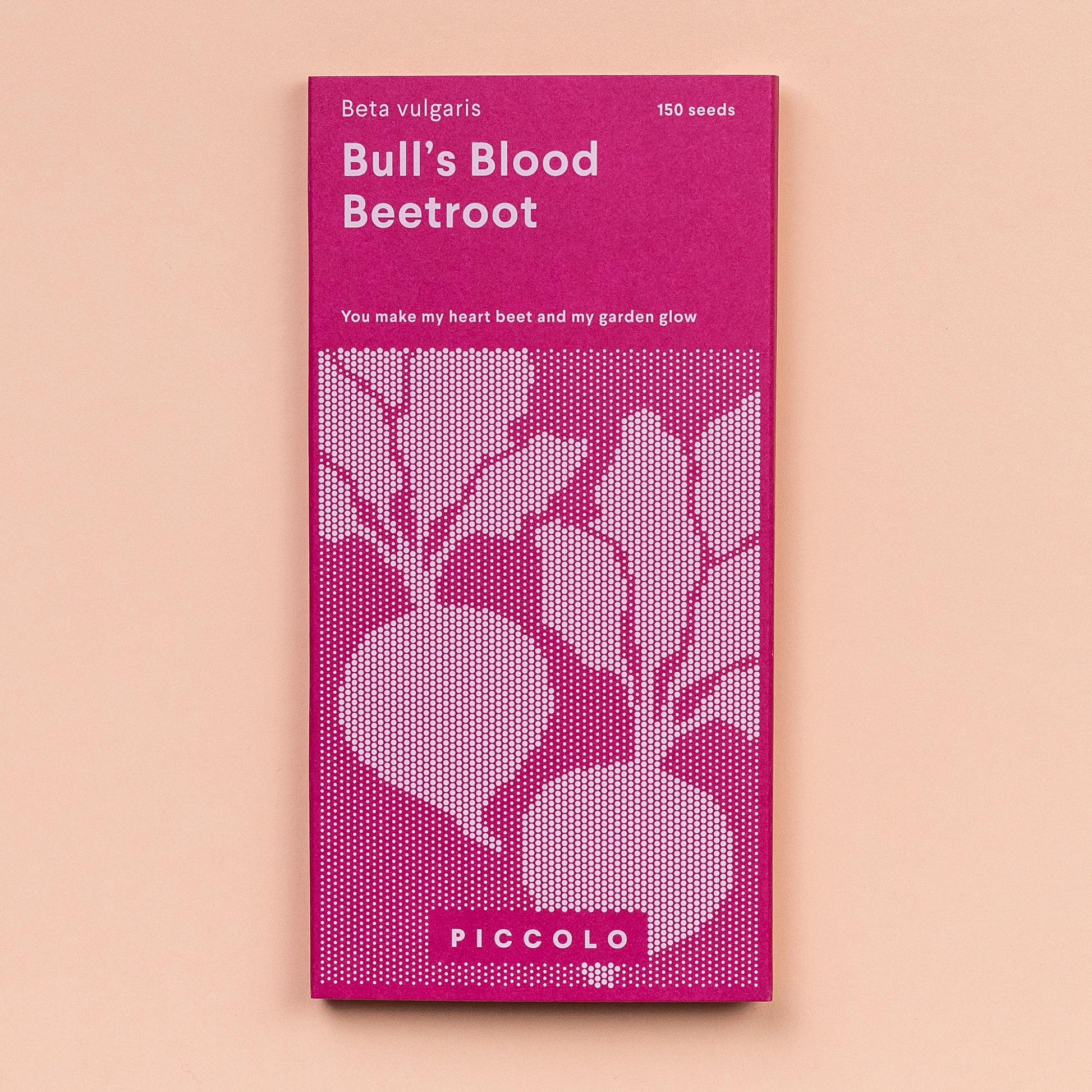 Eine rosa Piccolo Seeds-Packung mit der Aufschrift Rote-Bete-Bullenblut, eine alte Rübensorte mit 150 Samen, bezaubernden Rote-Bete-Illustrationen und der Botschaft: Du bringst mein Herz zum Rübenbluten und meinen Garten zum Glühen. Marke: Piccolo Seeds.