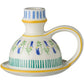Der IB Laursen Kerzenhalter aus Keramik | floral gemustert ist ein weißer Kerzenhalter mit Henkel, dekoriert mit blau-grünen floralen und gelben Mustern, ideal für eine 2 cm Kerze.