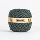 Ein dunkelgrüner Ball von Nutscene Twines Ltd Farbenfrohe Jute-Schnurbälle aus der Heritage Twine-Reihe, mit einem beigen Etikett, das zwei Union Jacks und den Text "Nutscene - The Ideal Garden Twine" zeigt, auf einem einfachen weißen Hintergrund.