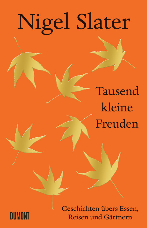 Buchcover von "Tausend kleine Freuden" von Nigel Slater, erschienen im Dumont Verlag. Der orangefarbene Hintergrund zeigt verstreute goldene Blätter. Untertitel: Geschichten übers Essen, Reisen und Gärtnern.