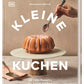 Das Cover von Kleine Kuchen aus dem DK Verlag zeigt einen kleinen Gugelhupf, der mit rosa Zuckerguss bestrichen wird - eine ideale Inspiration für Mini-Kuchenrezepte, auch für vegane und glutenfreie Varianten.