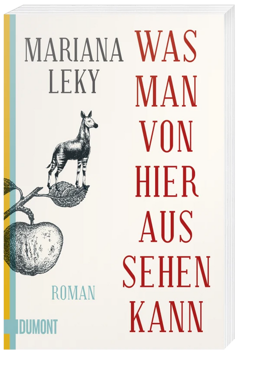 Das Buchcover von „Was man von hier aus sehen kann“ aus dem Dumont Verlag zeigt einen Hund auf einem Ast mit hängenden Früchten und fettem roten Text auf weißem Hintergrund, was den Schauplatz des Buches im Westerwald widerspiegelt.