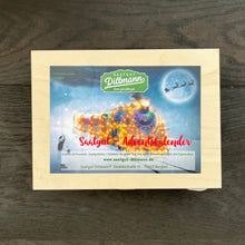 Lade das Bild in den Galerie-Viewer, Adventskalender &#39;Zug&#39; in einer attraktiven Holzbox
