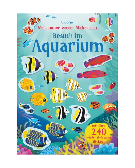 Bunt illustriertes Cover von Mein Immer-wieder-Stickerbuch: Aquarium aus dem dtv Verlag, mit Tieren, Fischen, Korallen und Blasen. Ein gelber Kreis hebt hervor: mit über 240 wiederablösbaren Stickern.