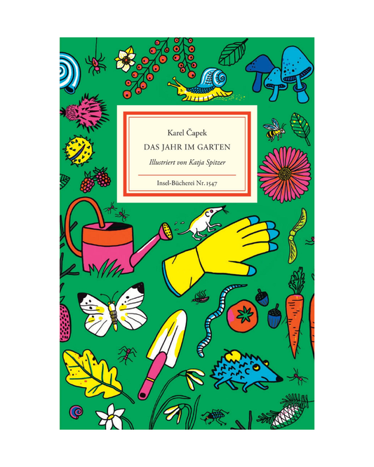 Das Buch Das Jahr im Garten | Mit Humor und viel Charme von Karel Čapek aus dem Insel Verlag zeigt ein farbenfrohes Cover mit Handschuhen, Gießkanne, Schmetterlingen, Pflanzen, Pilzen, Insekten und Tieren auf Grün.