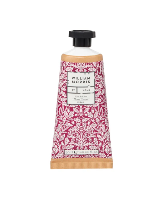Eine 50-ml-Tube William Morris at Home 'Acorn' Handcreme mit rosa und weißem Blumendesign, schwarzer Kappe und beiger Basis. Auf dem Etikett steht, dass es sich um eine vegane Handcreme handelt.