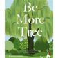Das Buchcover von "Be More Tree | Wenn Bäume sprechen könnten" aus dem Gerstenberg Verlag zeigt einen grünen Baum und eine Person in Weiß, die im Park spazieren geht. Der Untertitel: Was wir von Bäumen lernen können - ein schönes Geschenk.
