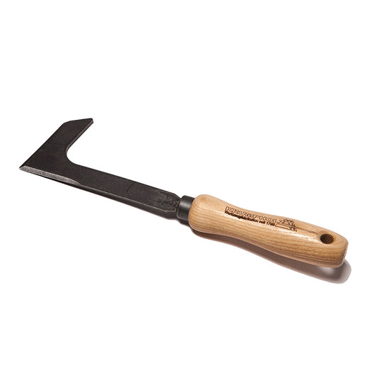 Das Krumpholz Fugenmesser von Krumpholz verfügt über eine scharfe, abgewinkelte schwarze Metallklinge und einen glatten Eschenholzgriff, ideal zum Jäten oder Entfernen von Moos zwischen Pflastersteinen.