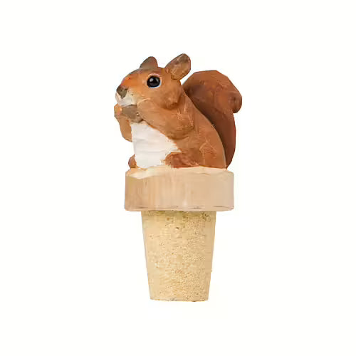 Der Bottle Stopper Squirrel von Wildlife Garden ist ein handgeschnitzter Flaschenverschluss aus Holz, mit einem detaillierten braunen Eichhörnchen auf der Oberseite - ein perfektes Geschenk für Naturliebhaber.