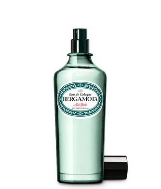Ach.Brito - Eau de Cologne - Bergamota 100 ml ist ein klarer grüner Glasflakon mit einer Pumpe, Vintage-Stil Etikett, und enthält 3,4 fl. oz von diesem erfrischenden Duft von Ach.Brito.