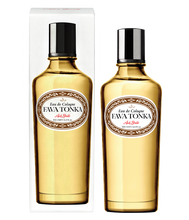 Lade das Bild in den Galerie-Viewer, Zwei Braunglasflakons von Ach.Brito - Eau de Cologne - Fava Tonka 100 ml mit schwarzem Verschluss; der eine steht vor einer passenden weißen Schachtel, der andere allein - und unterstreicht das charakteristische Tonkabohnen-Aroma des Duftes.
